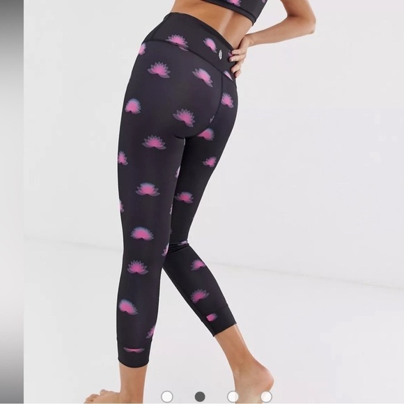 FP Movement By Free People Pink Lotus Flower Cropped Yoga Leggings Size Small - Picture 2 of 16